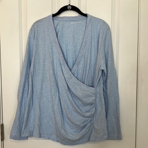 Gap Maternity Nursing Top. ***HOST PICK*** - Picture 1 of 4